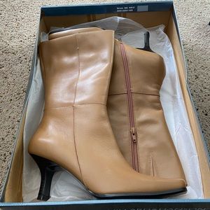 Hilliard & Hansen short boots with 2 inch heel.